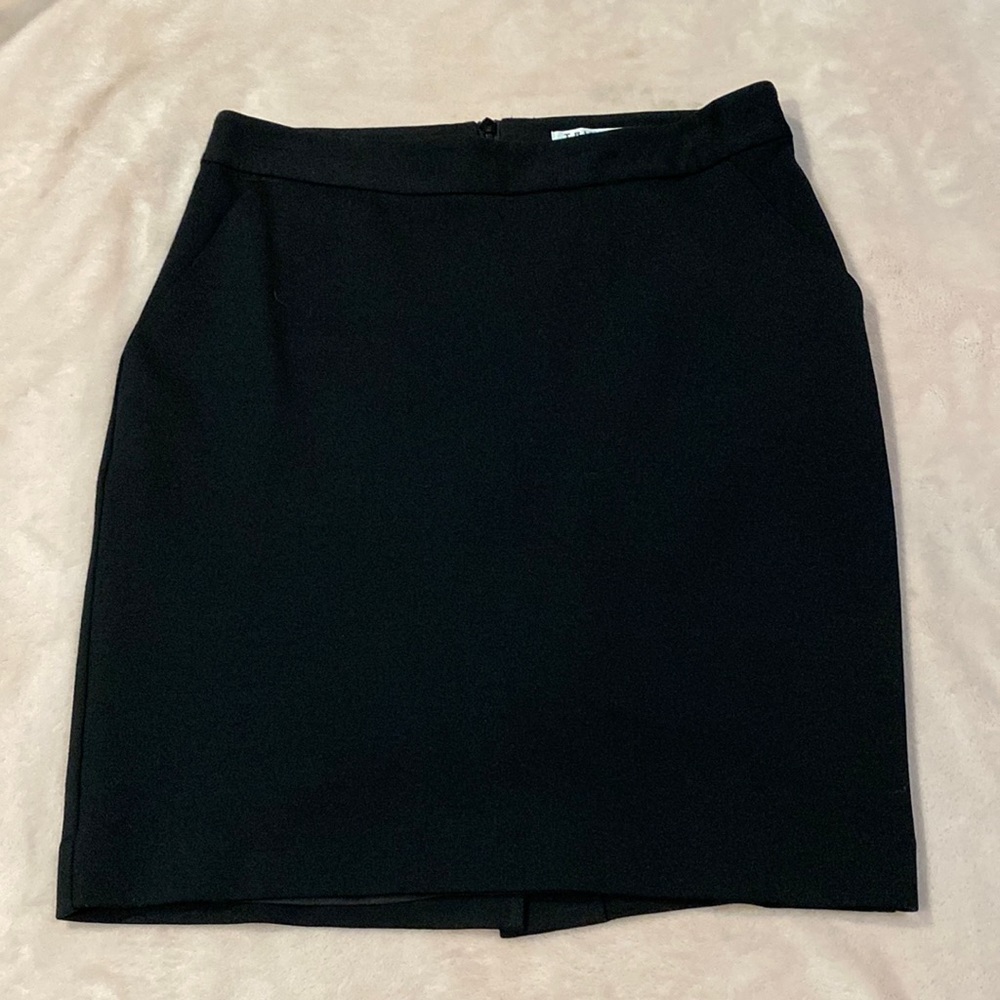 Trina‎ Turk black pencil skirt w/pockets size 6